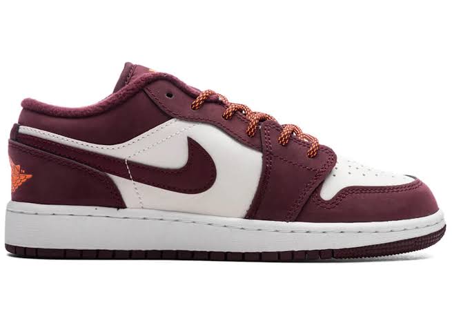 Jordan 1 Low
Night Maroon (GS)