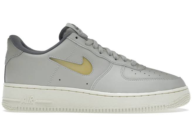 Nike Air Force 1 Low '07
Jewel Light Bone Coconut Milk