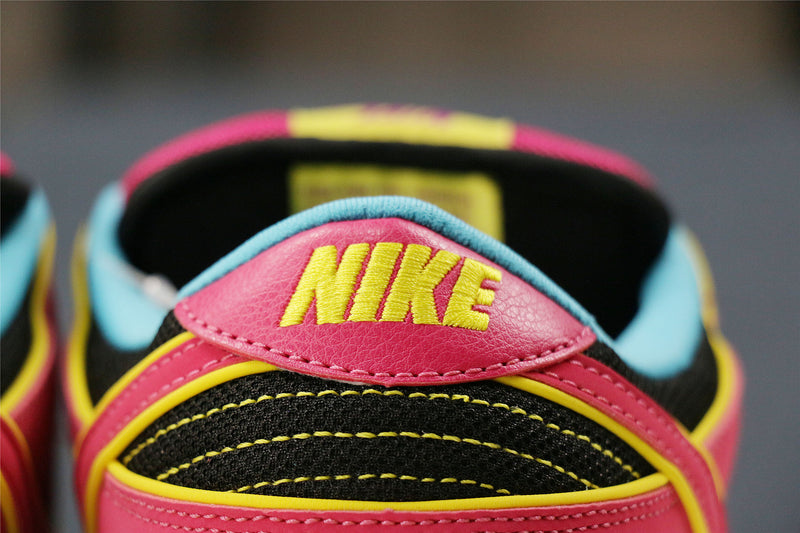 Nike Dunk SB Low Sra. Pacman