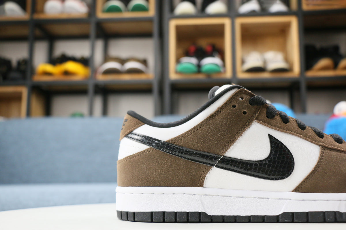 Nike sb dunk low white black trail end brown best sale