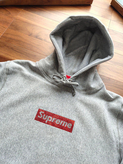 Supreme x Swarovski Box

Grey