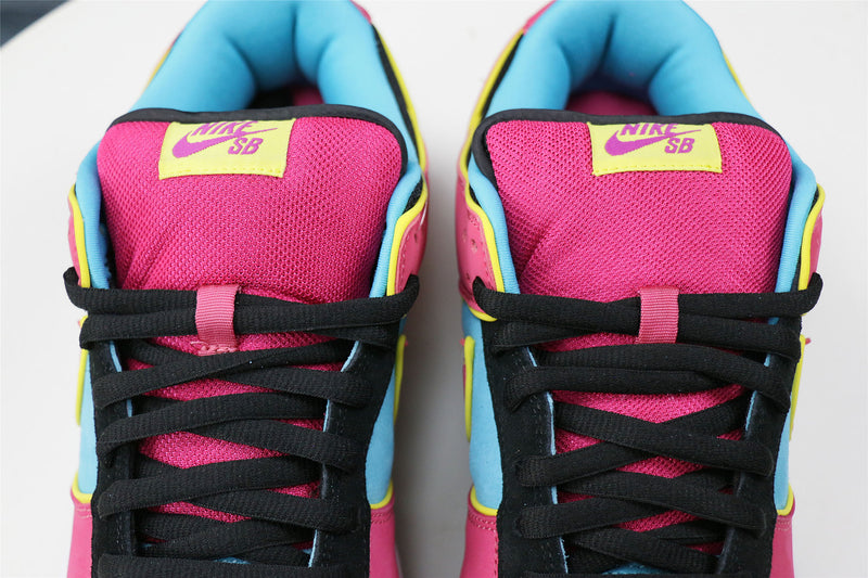 Nike Dunk SB Low Sra. Pacman