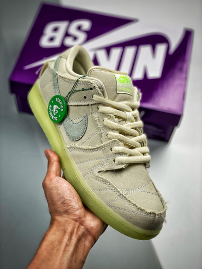 NIKE SB DUNK LOW MUMMY HALLOWEEN