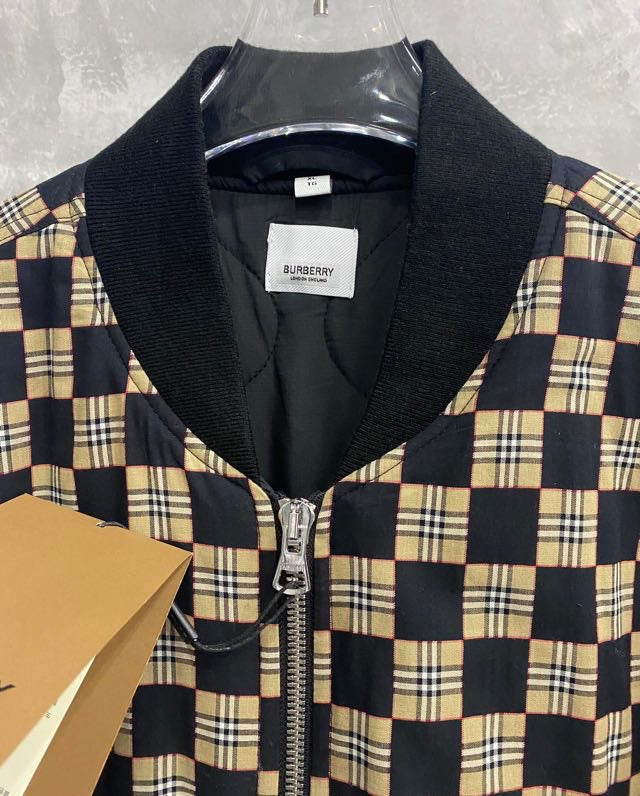 Jaqueta Burberry xadrez