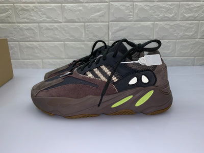 Tênis Adidas Yeezy 700 "Mauve"